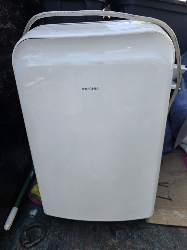 Insignia Ac unit Like New Wont Last