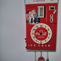Coca-cola 1950s -Style Vending Machine  Illuminated WALL CLOCK