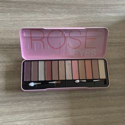 NWT Rose Eyes Palette in 12 Eyeshadows Total With 2 Brushes
