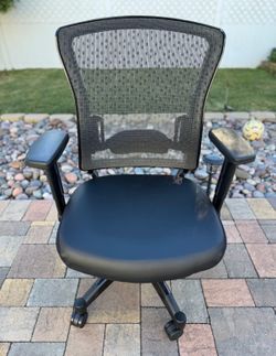 Premium Office Chair - Excellent Condition