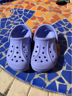 Crocs size C6