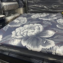 QUEEN SIZE SLEEPY’S HYBRID MATTRESS & BOX SPRING BED SET