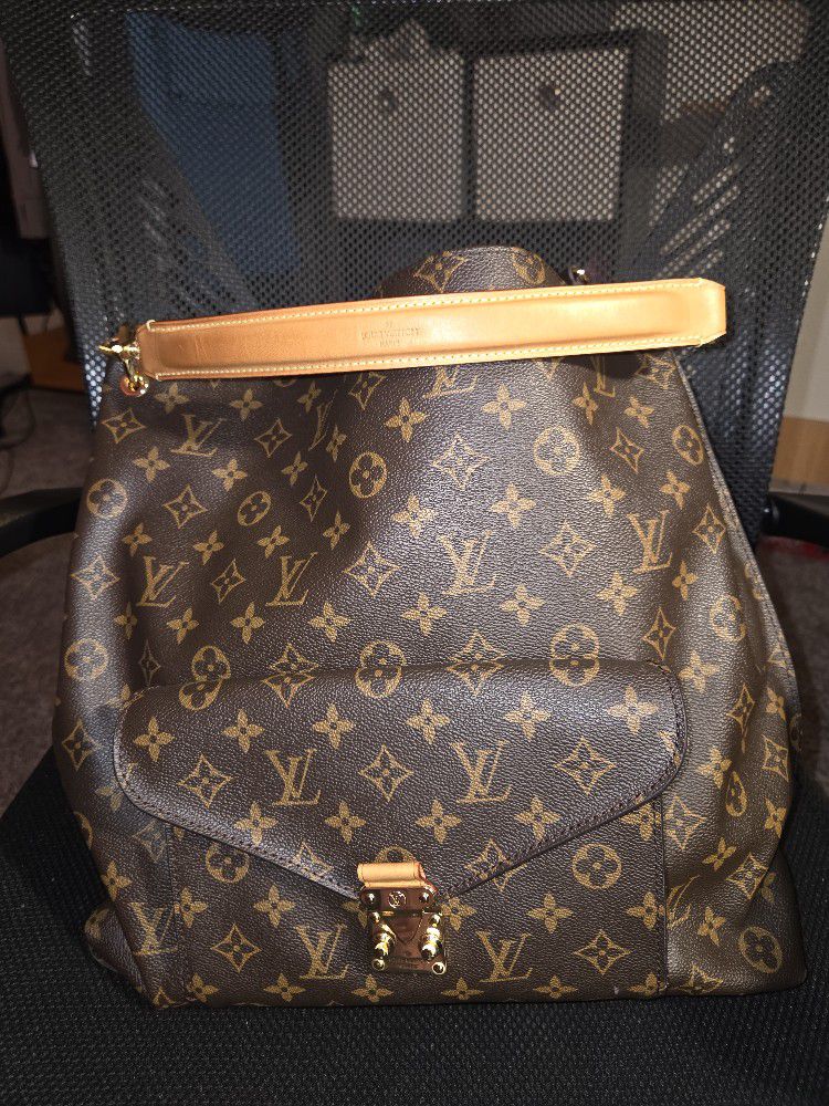 Louis Vuitton Metis Hobo Bag 