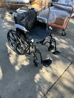 Brand new extra large, heavy duty Wheel Chair folding worth 400
