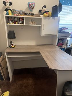 Mainstays L Shaped Desk with Hutch White for Sale in Agua Dulce