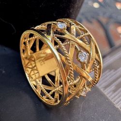 18k 750 Yellow Gold 0.12ct Diamond Criss Cross Rope Band.