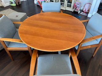 Kitchen Table & Chairs