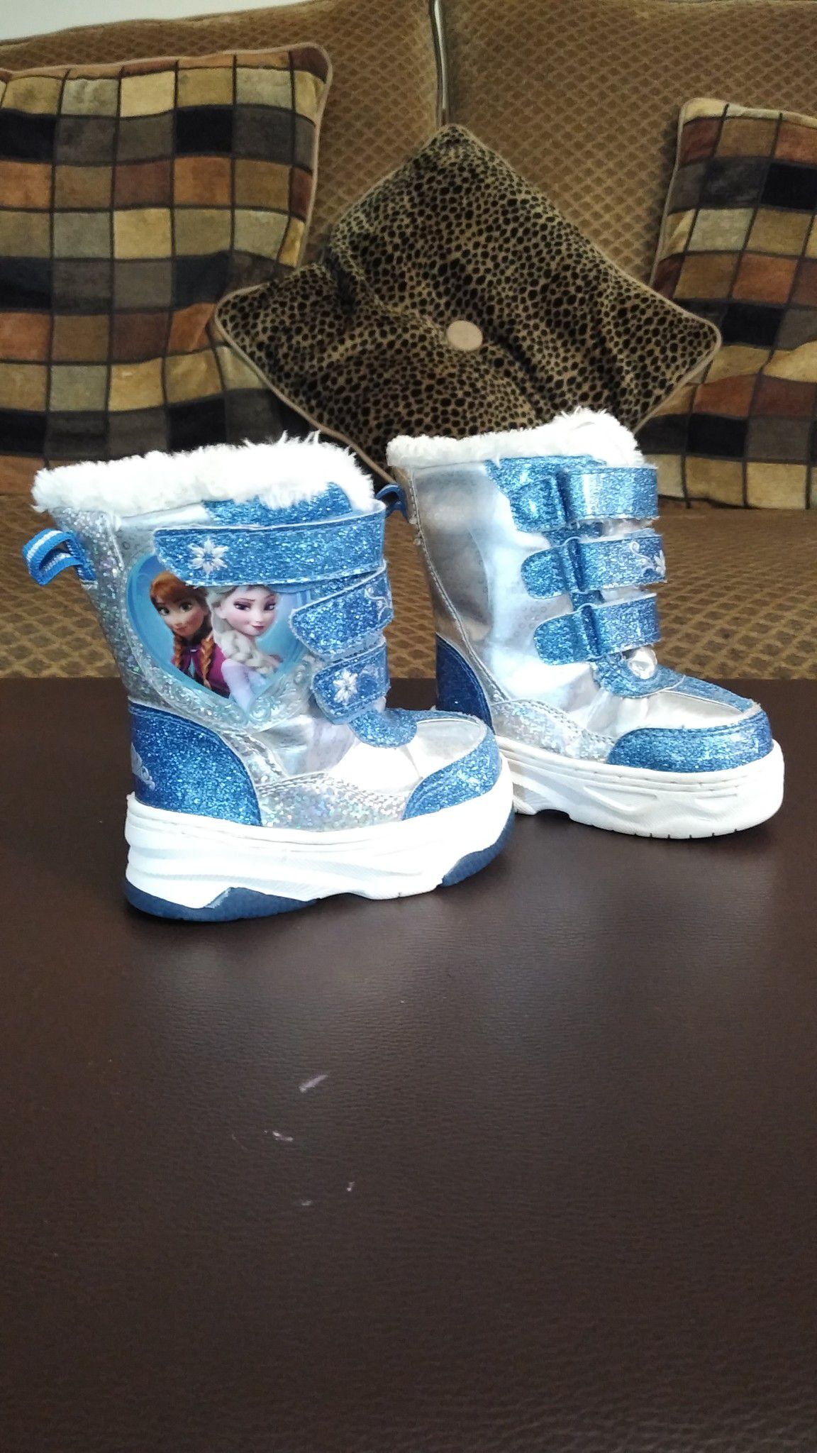 Baby girl snow boots size 5