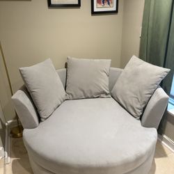 Rotating Cuddle Chair 