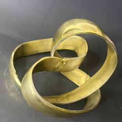 Modern Knotted Decorative metal sculpture - Geometric