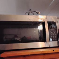 GE Under Cabinet Microwave 