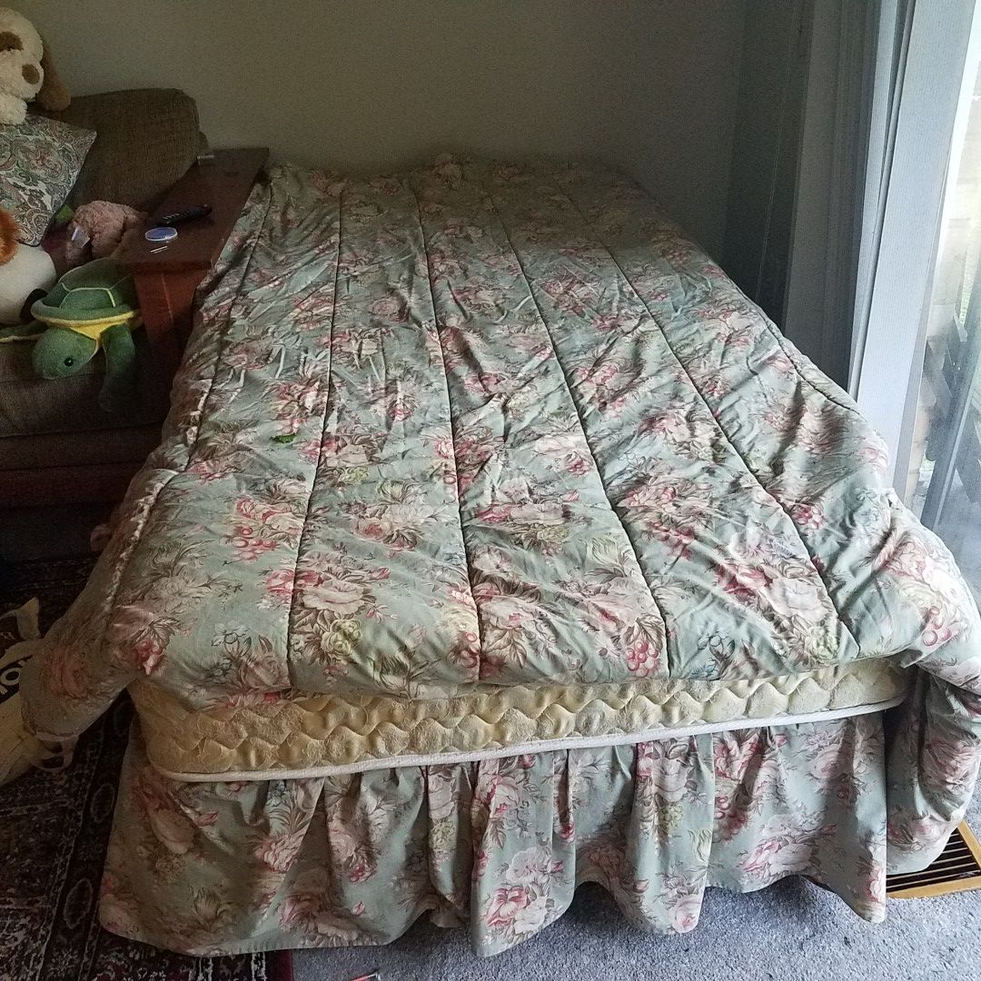 Single twin bed matress with stand and blanket