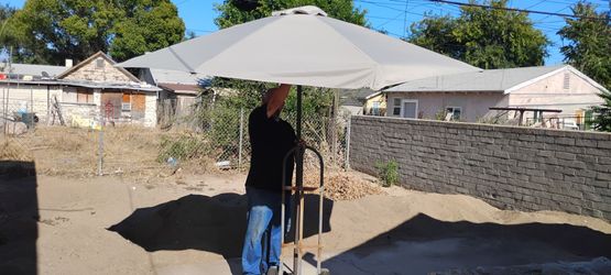 Umbrella pop up for the center of the table