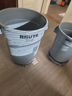 Rubbermaid Brute 32 Gallons Can New 50