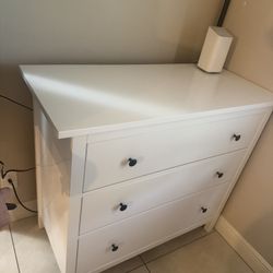 White 3-Drawer Dresser – Modern – Great Condition