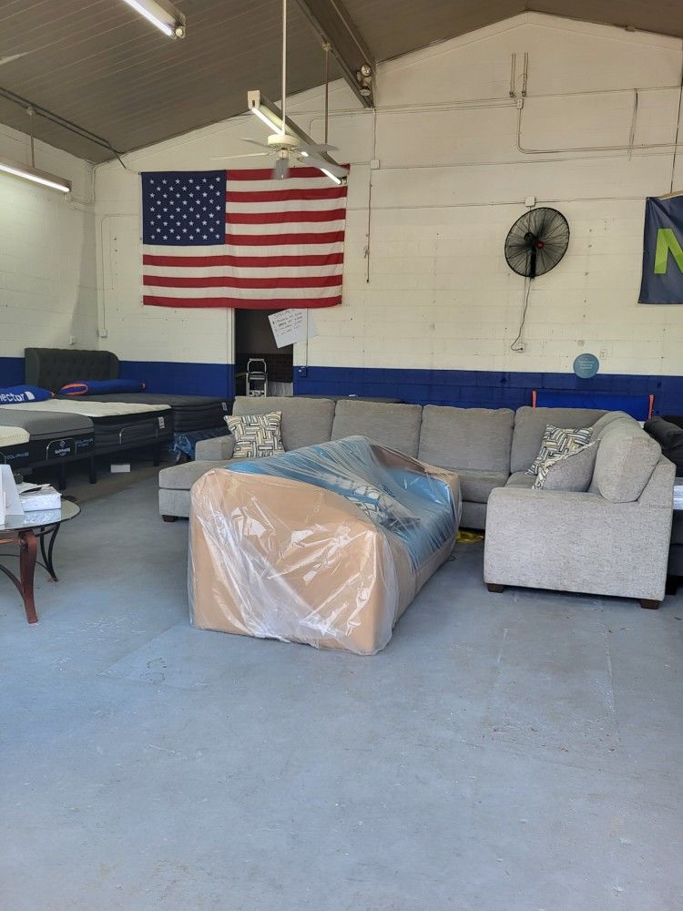 🎅🏿NEW🎅🏿 Sofas & Mattresses