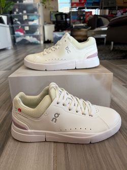 Women's On Roger Advantage 2 Shoes - White/Mauve - Size 7