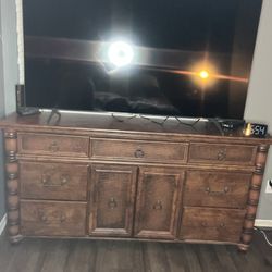 Dresser & Nightstands