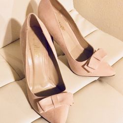 Brand new light neutral pink suede high heels size 8 1/2