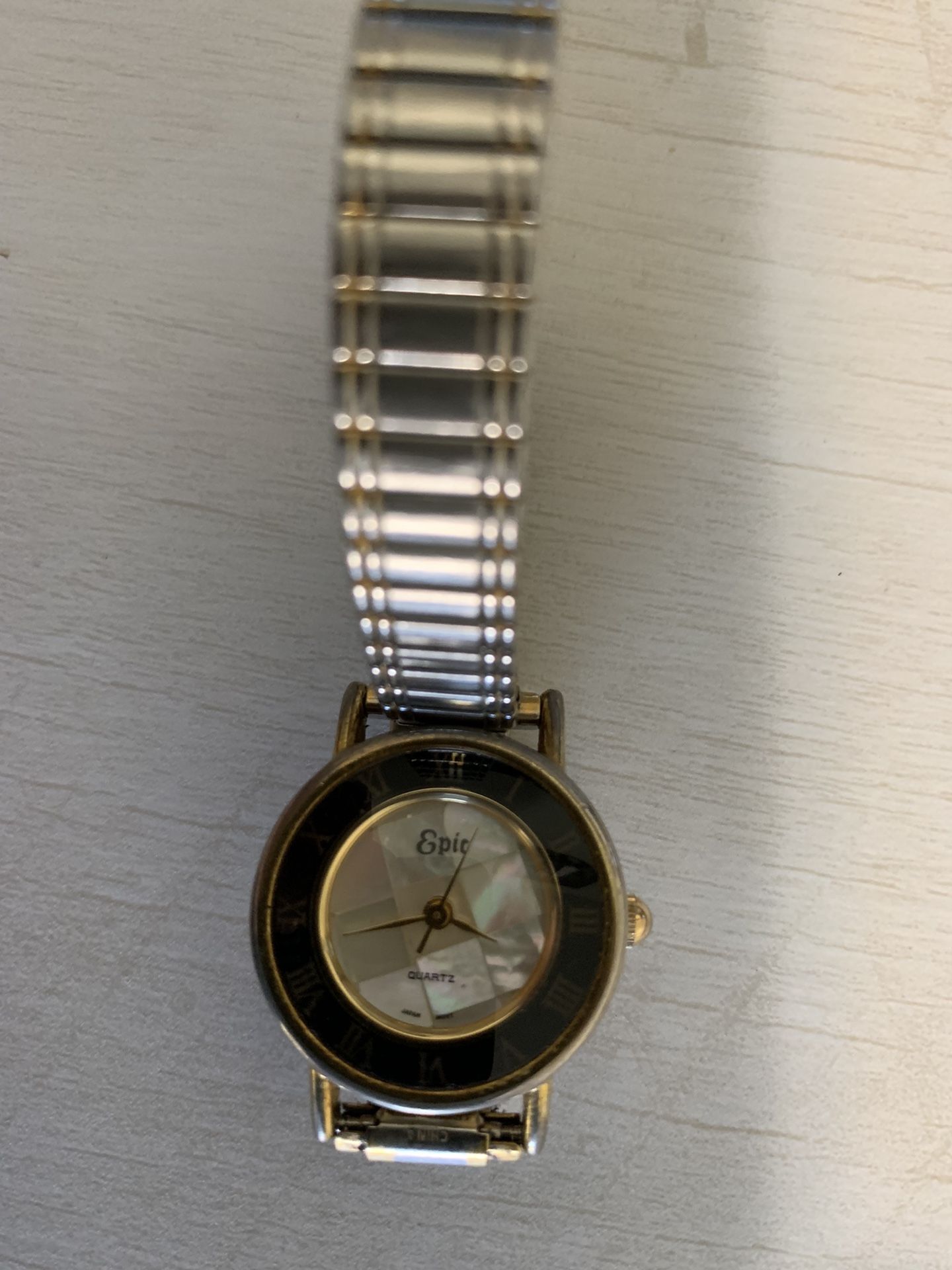 the wristwatch works well in good condition new batteries