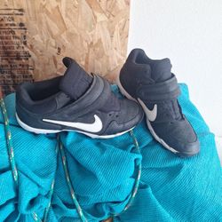 Young Men's Baseball Cleats Size 7