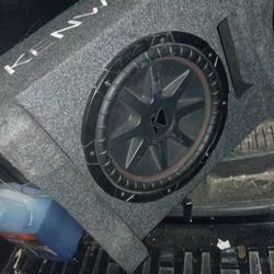 12 in Kicker cvr  with box and amp asking for 160$