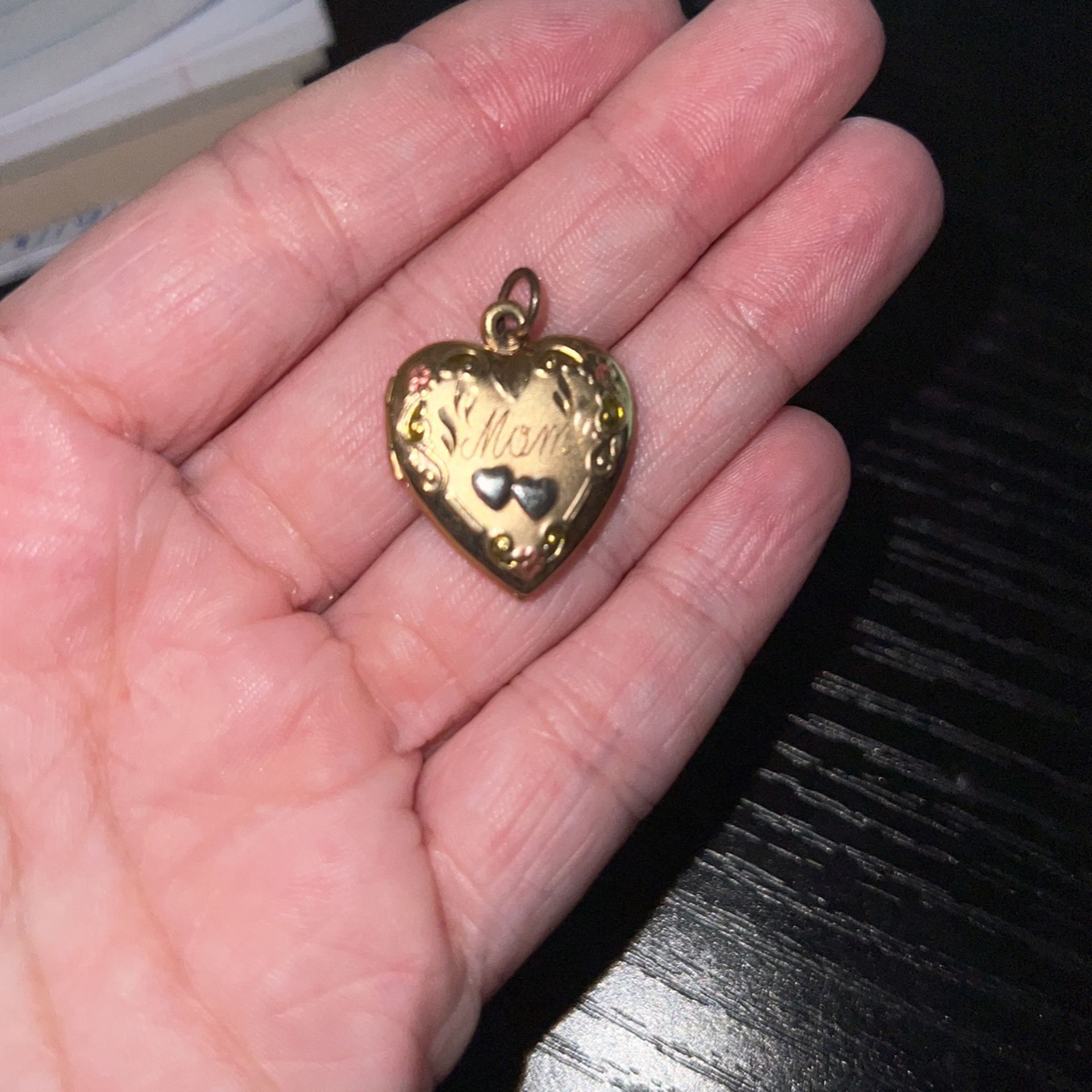 Gold Plated Mom Heart Lockett