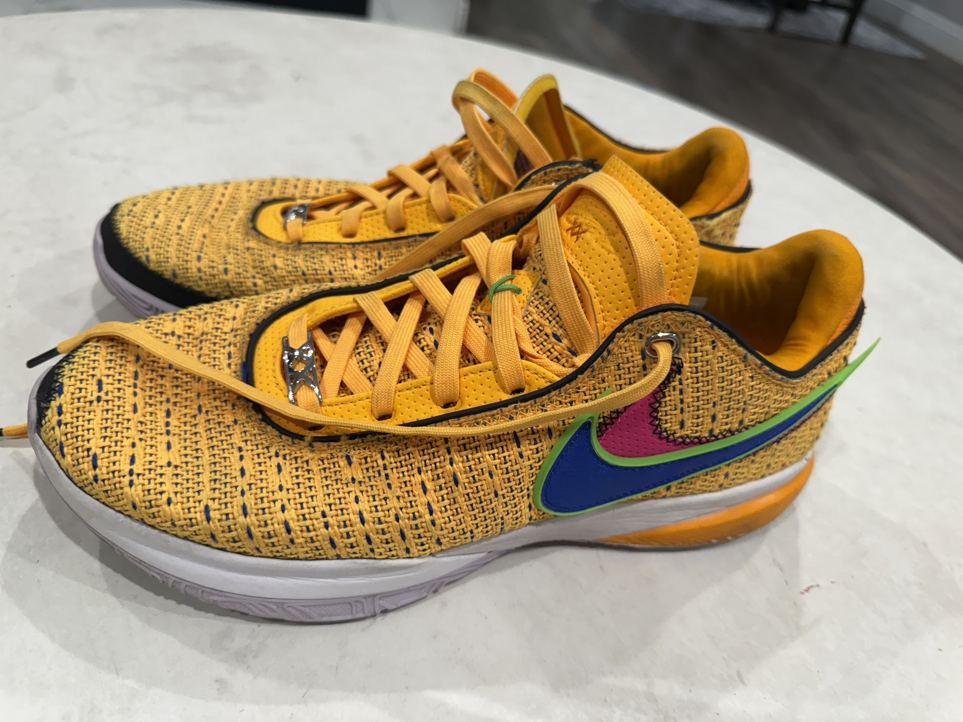 Lebron 20 “ Laser Orange “ Sz 11