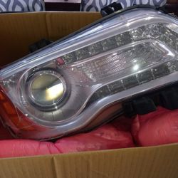 2014 Chrysler 300 Passenger Headlight Unit