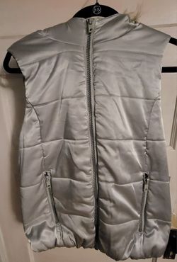 NWT Liz CLAIBORNE VEST Faux Fur Trim Hood 