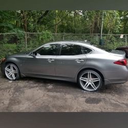 2015 Infiniti Q70