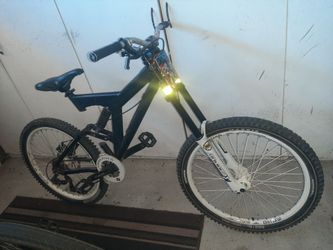 💥 vtg IRON HORSE down hill bike 26" m . Good Condition, good fork bomber double crown/ race face cranks💥 $222
