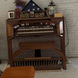 The brand is Baldwin cinema 2 Organ