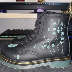 Dr. Martens Skelly Print Hydro Boots – Child US 10 (Used)