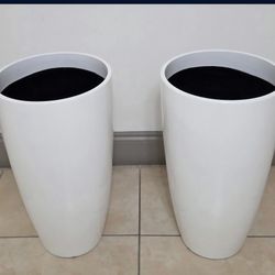 *** REDUCED *** PAIR of 21" White Resin Planters @ Lasting Creations