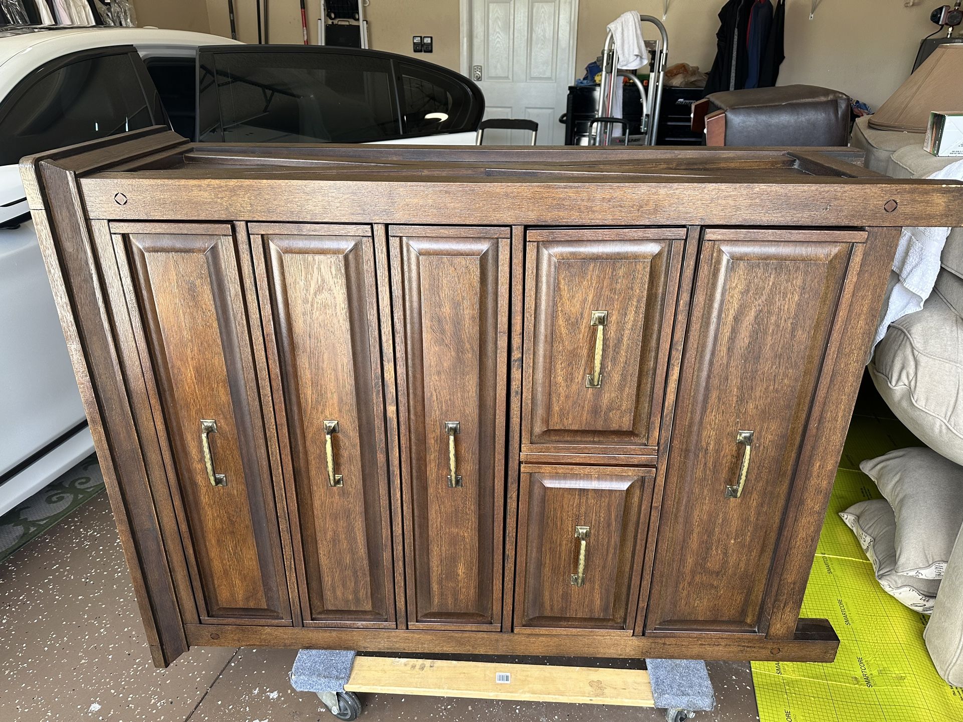 Chester Uptight Dresser