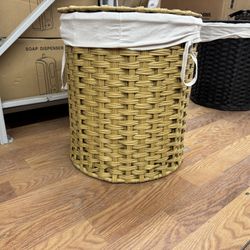 Light Brown Wicker Laundry Basket With Lid 
