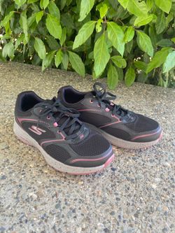 Woman’s Brooks Sneakers