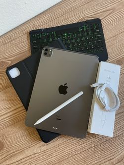 iPad Pro 11” (Face ID / 2020 model) 2nd Generation 128GB with keyboard case,  pen & Accessories 