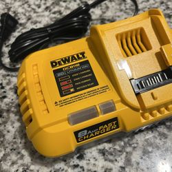 DCB118 20V Max Fast TCharger 20 Volt 5ah