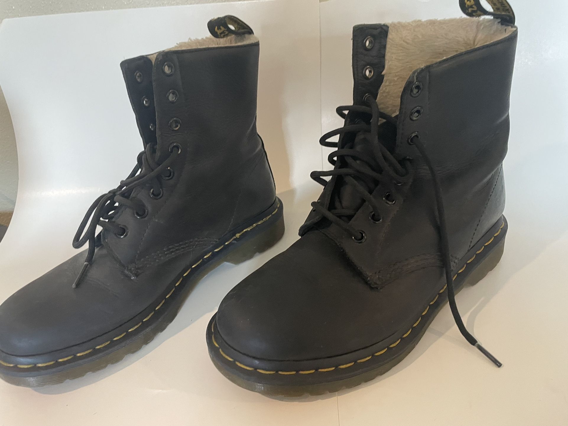Dr Martens Serena Black Leather Boots Fur Lined Women’s Size 8
