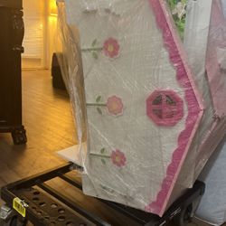 Vintage little gurls bed and mattress 