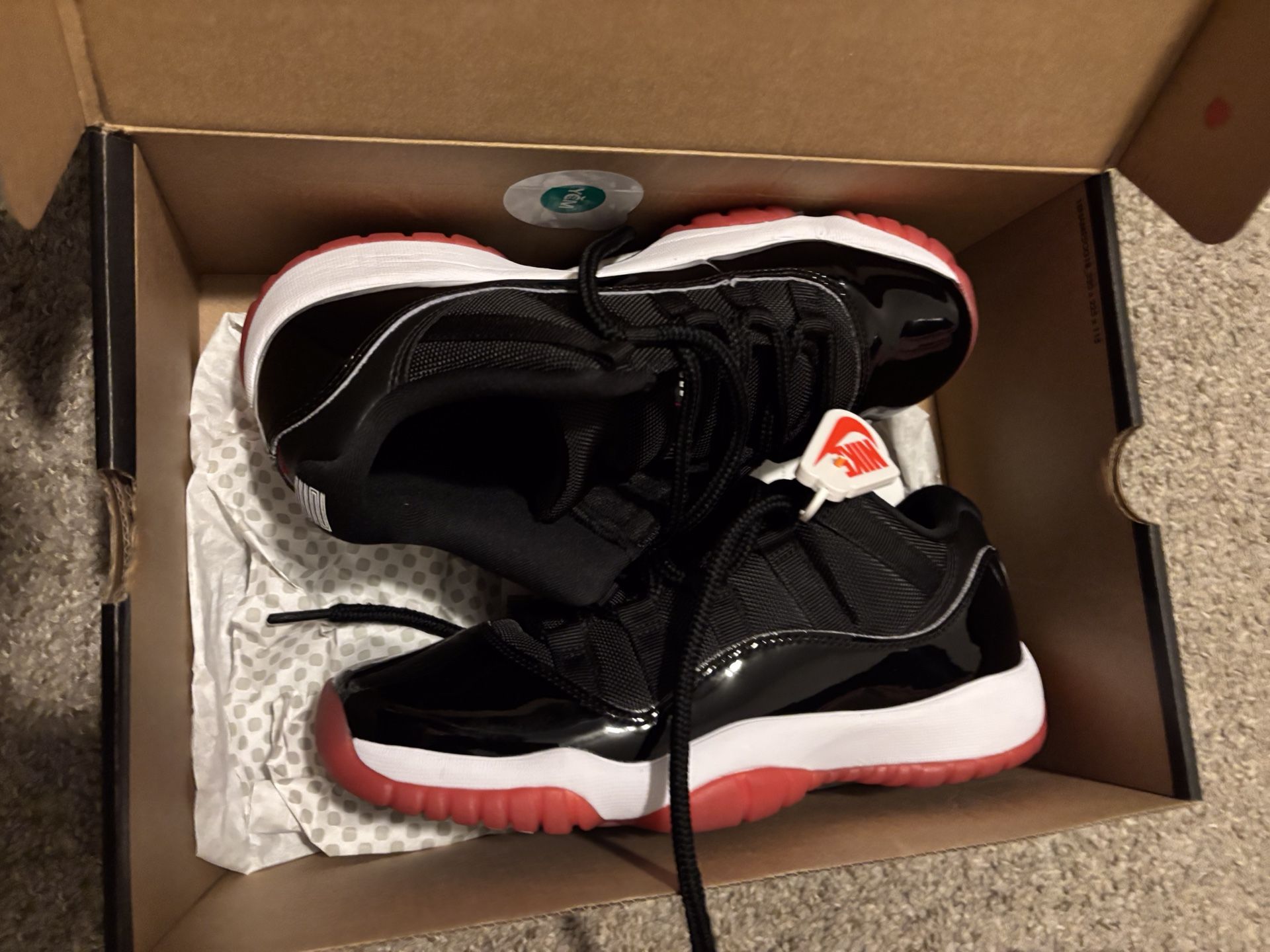 Both 11 7s worn twice Worn Twice Jordan 11 Legend Blue 2024 Size 10.5 mns main image 4