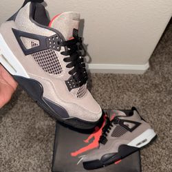 Retro Jordan 4 Taupe Haze Size 9 $165