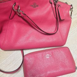COACH with its wallet in very good condition