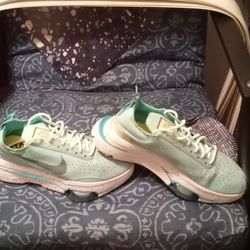 Women's Nike Air Zoom Size 8