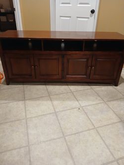 Wooden tv stand great condition