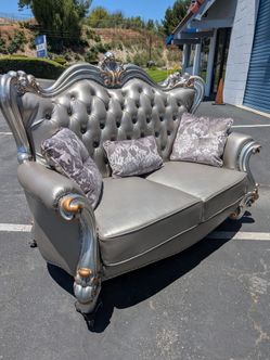 Beautiful set of new sofas