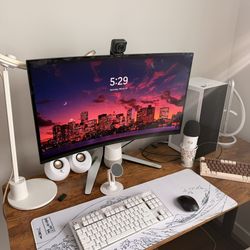 Alienware 32” 4K OLED Curved Monitor – Like New