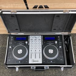 Numark Mixtrack Pro Digital DJ Controller with Case